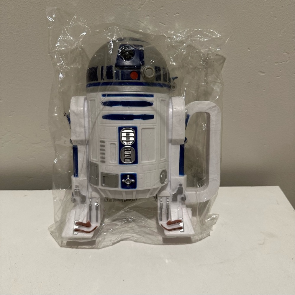 Star Wars R2-D2 Disneyland exclusive mug